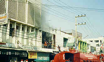 Fire at Thapae Gate, Chiang Mai  (11.4 K)